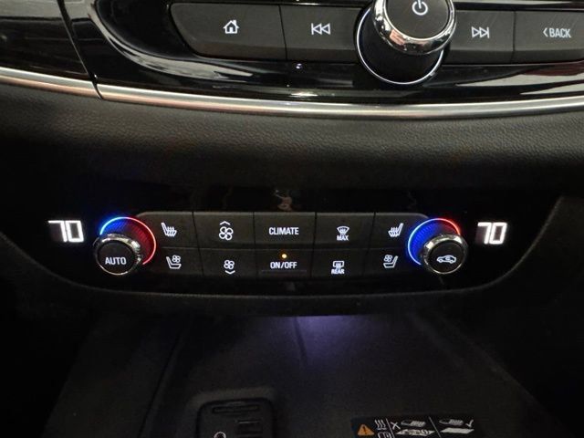 Used 2020 Buick Enclave Avenir w/ Avenir Technology Package AWD/4WD image 30