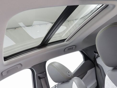 Used 2022 Chevrolet Bolt EUV Premier w/ Sun & Sound Package image 14