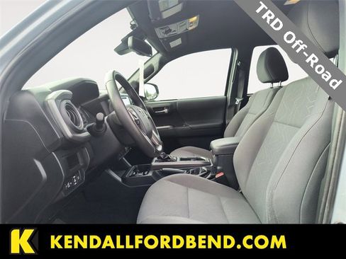 Used 2019 Toyota Tacoma TRD Off-Road image 9