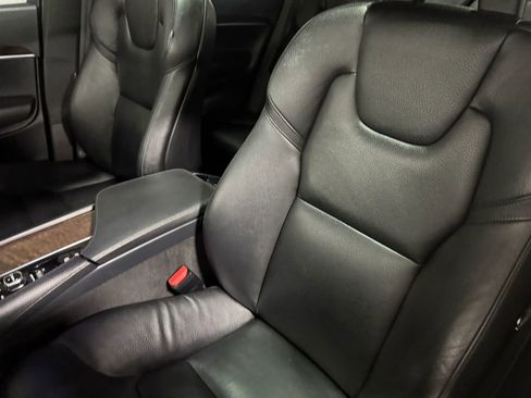 Used 2016 Volvo XC90 T6 Momentum w/ Momentum Plus Package image 18