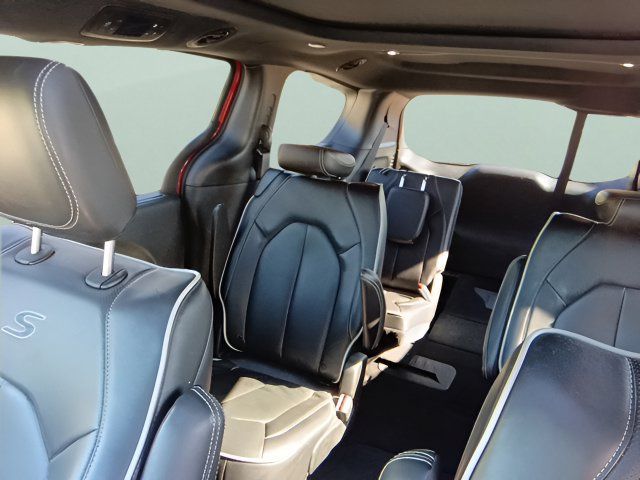 Used 2025 Chrysler Pacifica Limited FWD image 11