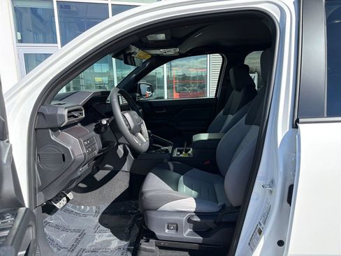 Used 2025 Toyota Tacoma TRD Sport image 9