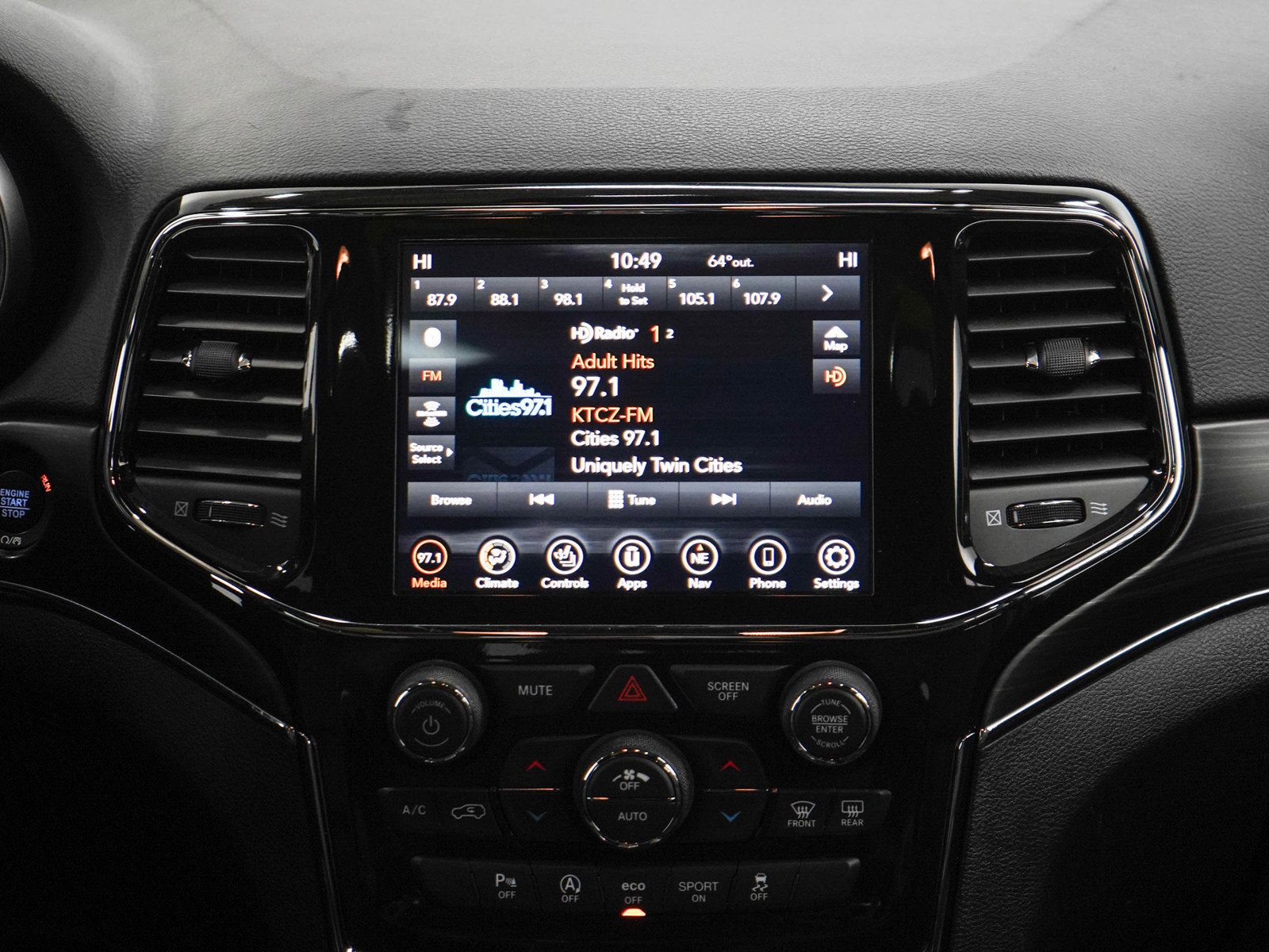 Used 2021 Jeep Grand Cherokee Limited AWD/4WD image 15