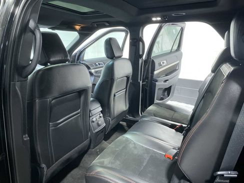 Used 2018 Ford Explorer XLT w/ Equipment Group 202A image 12