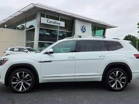 Used 2024 Volkswagen Atlas SEL Premium R-Line AWD/4WD image 2