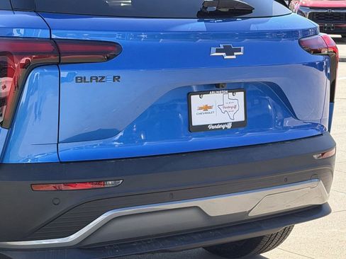New 2026 Chevrolet Blazer EV LT w/ Super Cruise Package FWD image 5