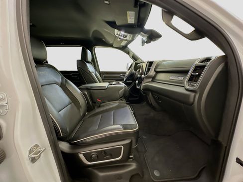 Used 2025 RAM 1500 Laramie image 32