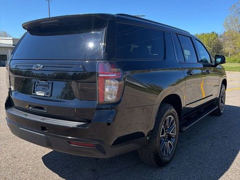 Used 2024 Chevrolet Suburban Z71 w/ Luxury Package AWD/4WD image 5