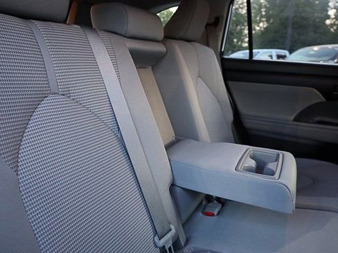 Used 2023 Toyota Highlander L image 25