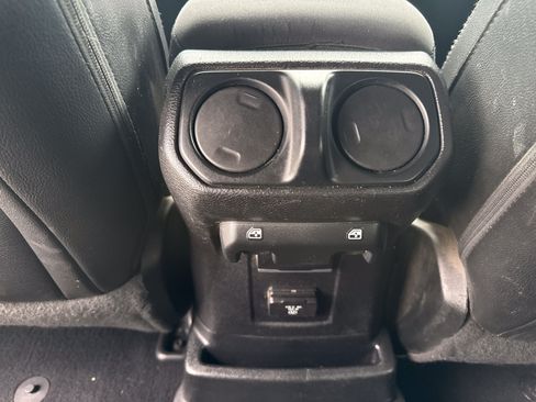Used 2018 Jeep Wrangler Unlimited Sahara AWD/4WD image 29