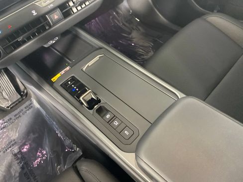 Certified 2026 Lexus ES 350e w/ Convenience Package FWD image 19