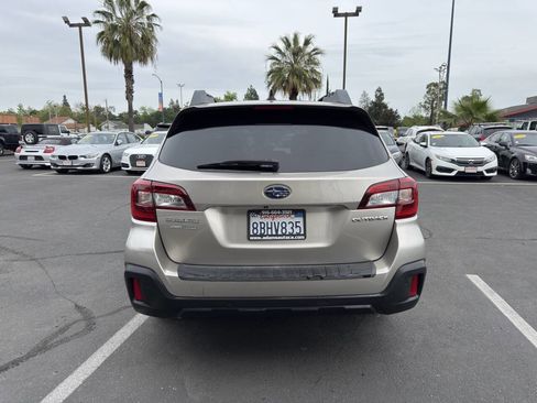 Used 2018 Subaru Outback 2.5i Limited image 4
