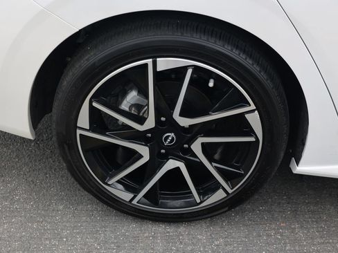Used 2025 Nissan Sentra SR FWD image 9