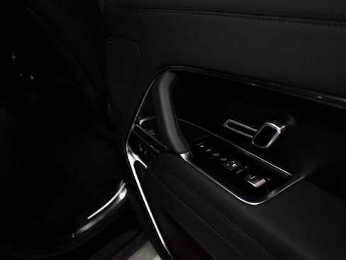 Used 2025 Land Rover Range Rover SE image 30