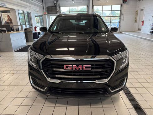 Used 2024 GMC Terrain SLE w/ Driver Convenience Package image 8