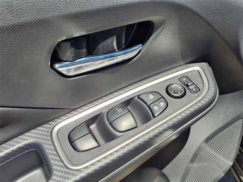 New 2025 Nissan Versa SR w/ Trunk Package image 13