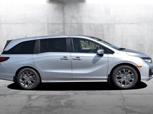 New 2026 Honda Odyssey Touring image 5