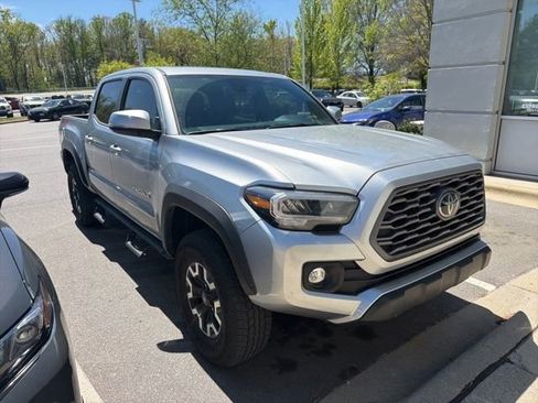 Used 2022 Toyota Tacoma TRD Off-Road w/ TRD Premium Off Road Package image 11