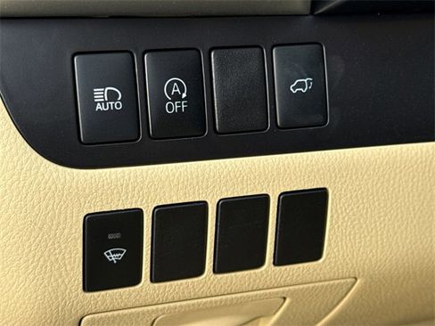 Used 2019 Toyota Highlander XLE image 23