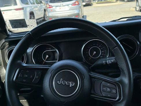 Used 2022 Jeep Gladiator Sport AWD/4WD image 9
