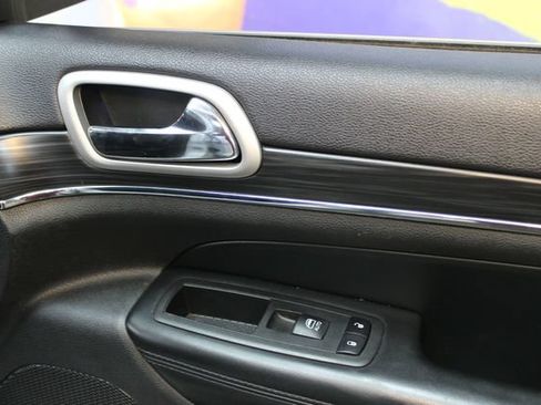 Used 2020 Jeep Grand Cherokee Limited w/ Luxury Group II RWD image 9