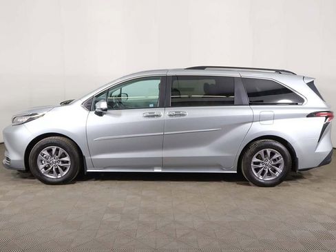 Used 2023 Toyota Sienna XLE w/ XLE Plus Package image 19