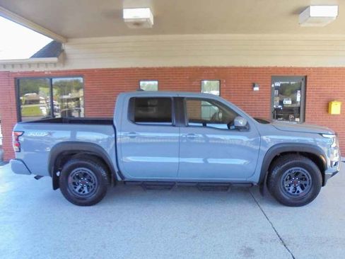 Used 2025 Nissan Frontier Pro-X RWD image 2