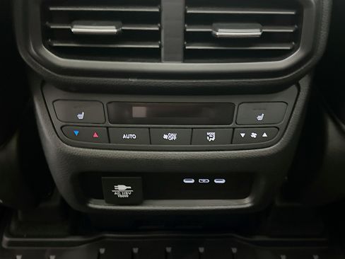 Used 2025 Honda Pilot Elite image 27