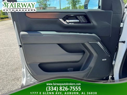 Used 2025 GMC Yukon Denali AWD/4WD image 34