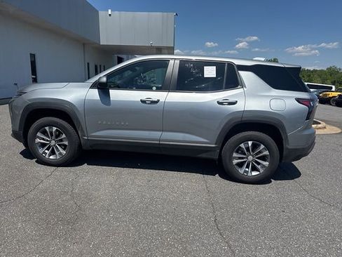 Used 2025 Chevrolet Equinox LT AWD/4WD image 7