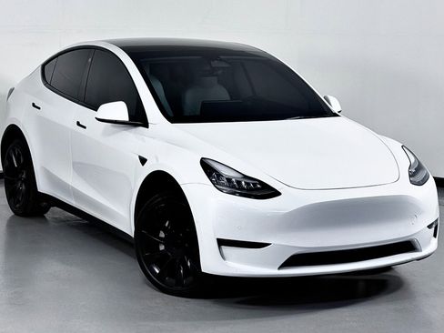 Used 2021 Tesla Model Y Long Range image 3