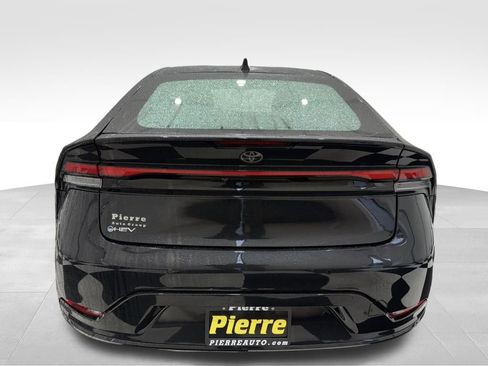 Used 2024 Toyota Prius LE image 3