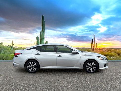 Used 2021 Nissan Altima 2.5 SV FWD image 6