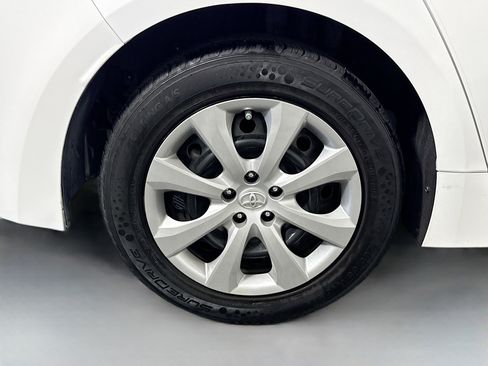 Used 2022 Toyota Corolla LE FWD image 32