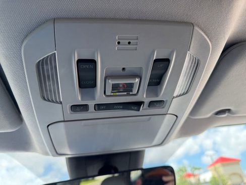 Used 2023 Toyota Highlander XLE FWD image 34