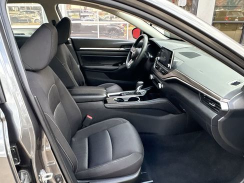Used 2023 Nissan Altima 2.5 SV image 13
