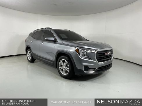 Used 2023 GMC Terrain SLE w/ Driver Convenience Package image 1