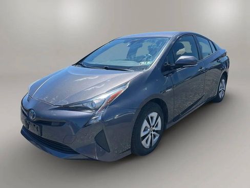 Used 2017 Toyota Prius Two w/ Prius Two Safety Plus Package FWD image 3