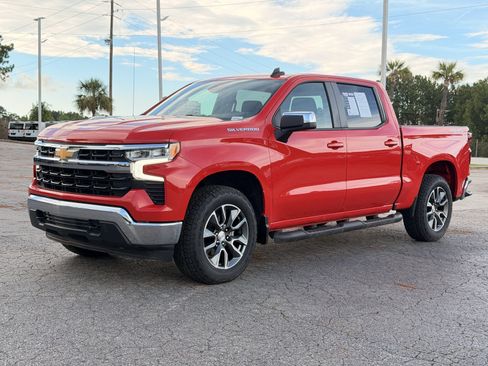 Used 2024 Chevrolet Silverado 1500 LT AWD/4WD image 7