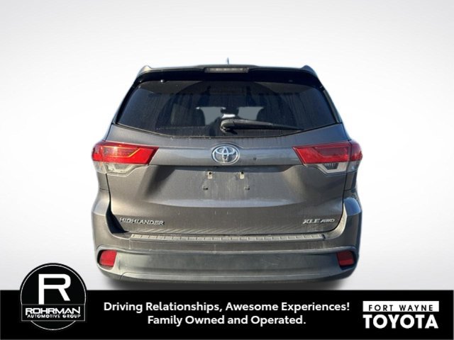 Used 2017 Toyota Highlander XLE AWD/4WD image 4