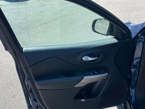 Used 2018 Jeep Cherokee Limited w/ Trailer Tow Group image 9