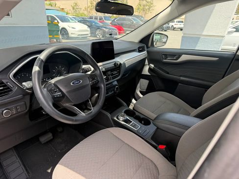 Used 2022 Ford Escape SE w/ Convenience Package FWD image 3