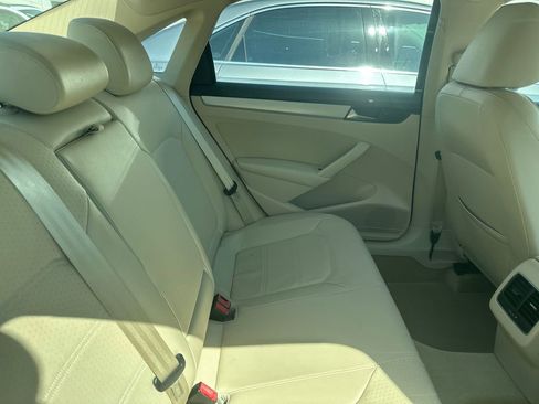 Used 2013 Volkswagen Passat 2.5 SE FWD image 9