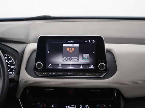 Used 2023 Nissan Rogue SV w/ SV Premium Package image 16