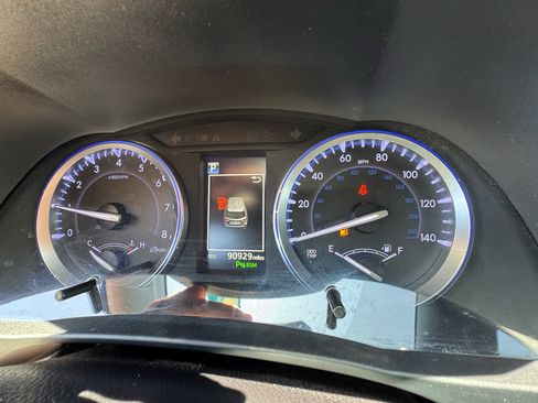 Used 2018 Toyota Highlander Limited AWD/4WD image 16