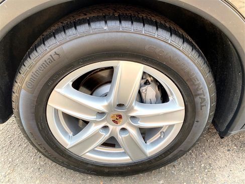 Used 2014 Porsche Cayenne S w/ Comfort Plus Package image 17