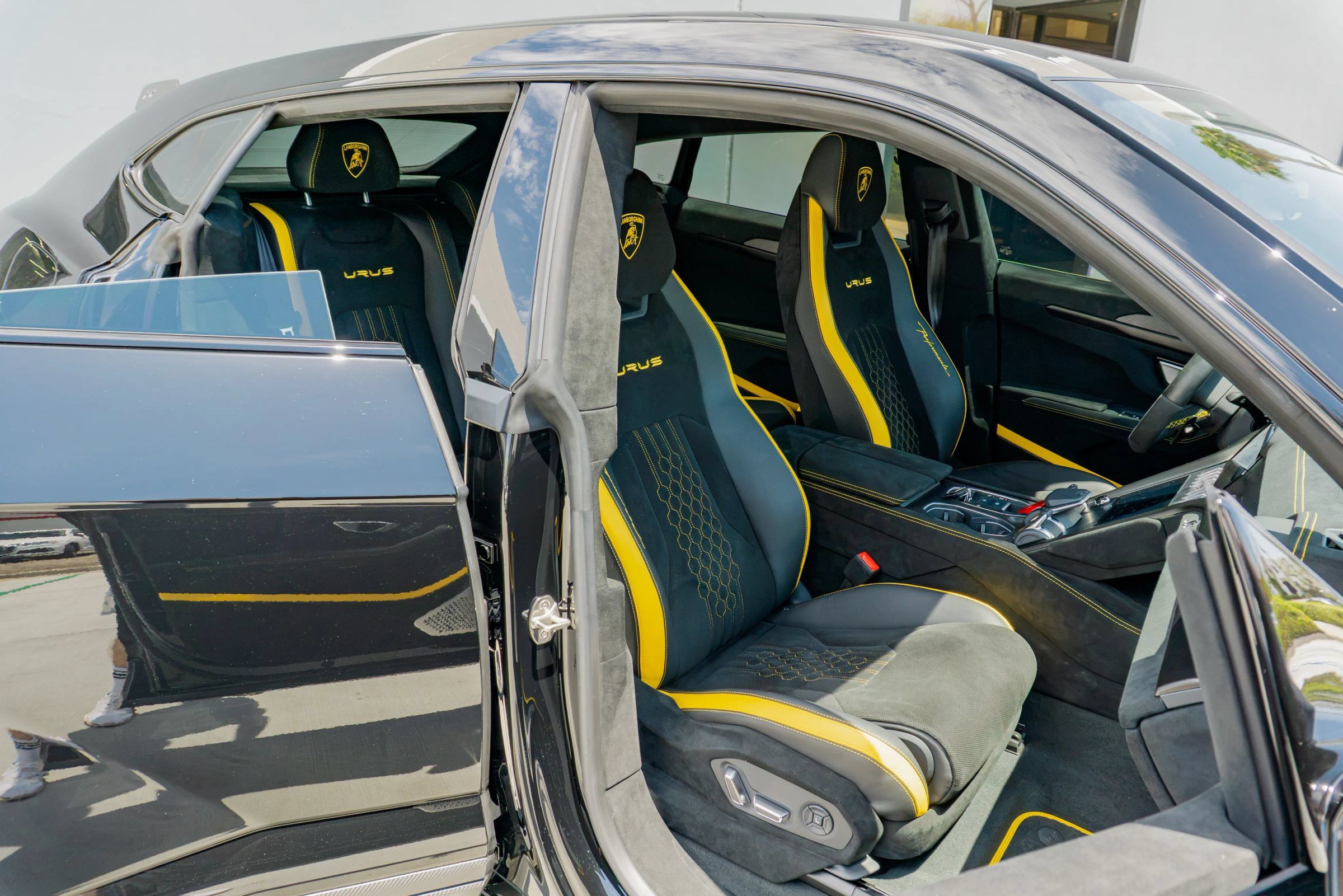 Used 2024 Lamborghini Urus Performante AWD/4WD image 53