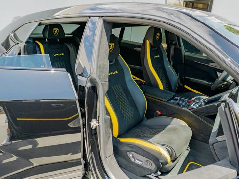 Used 2024 Lamborghini Urus Performante AWD/4WD image 53