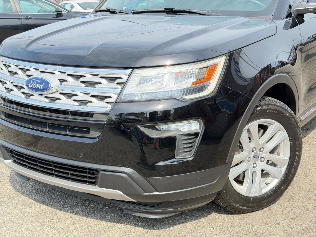 Used 2018 Ford Explorer XLT w/ Equipment Group 202A AWD/4WD image 98