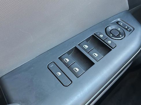 Used 2025 Kia K4 image 12